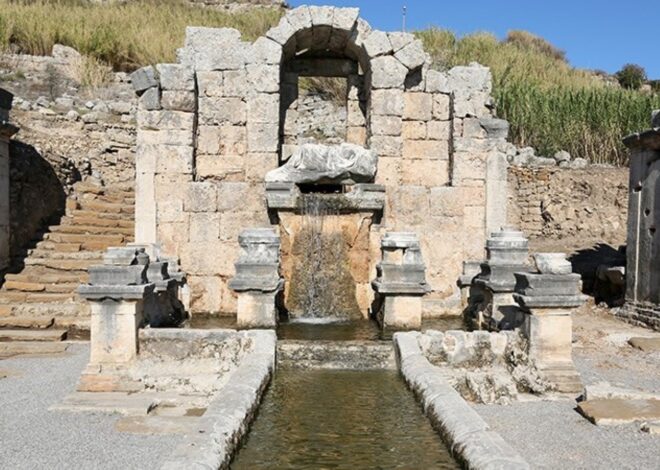 Perge’deki antik çeşmeden 1800 yıl sonra su akmaya başladı